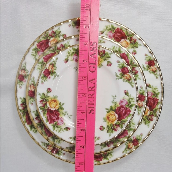 Royal Albert Old Country Rose plate set - Picture 8 of 10